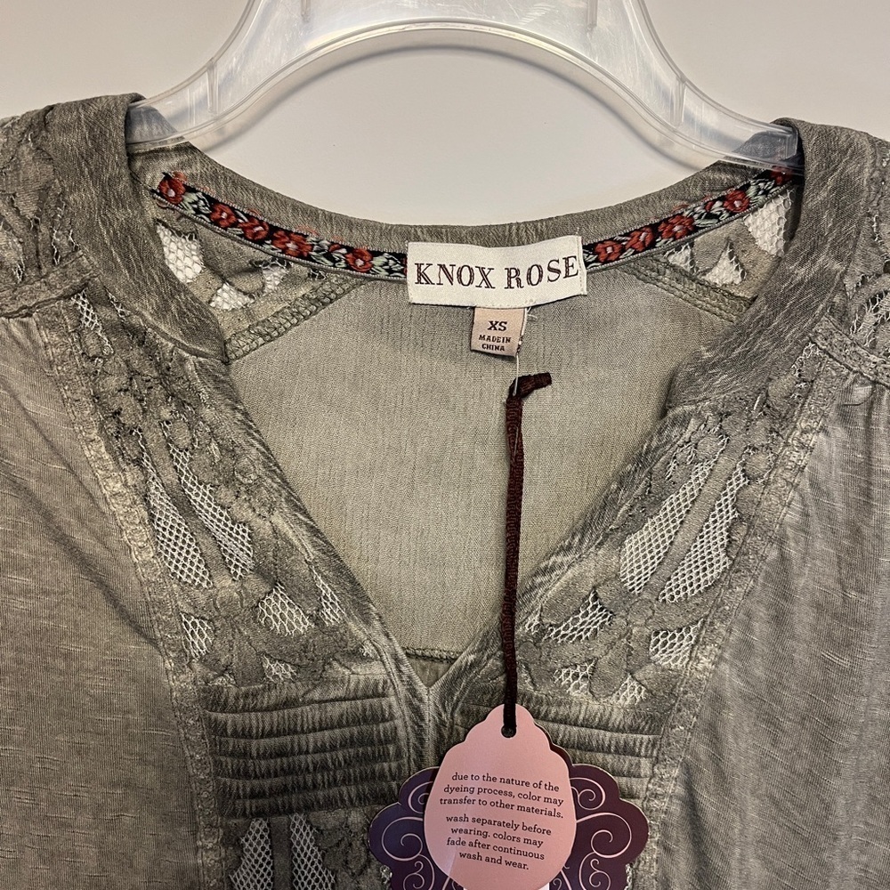 Knox Rose NWT Stonewash Grey Peasant Top Sz XS - Picture 8 of 8